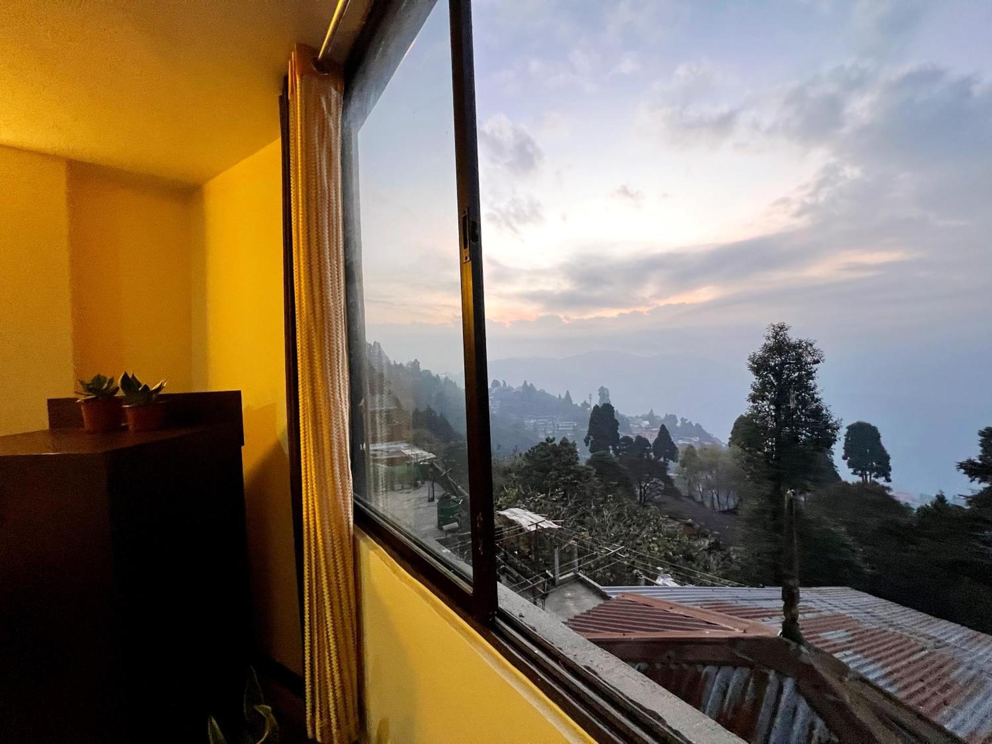 Darjeeling Heights - A Boutique Mountain View Homestay Room photo